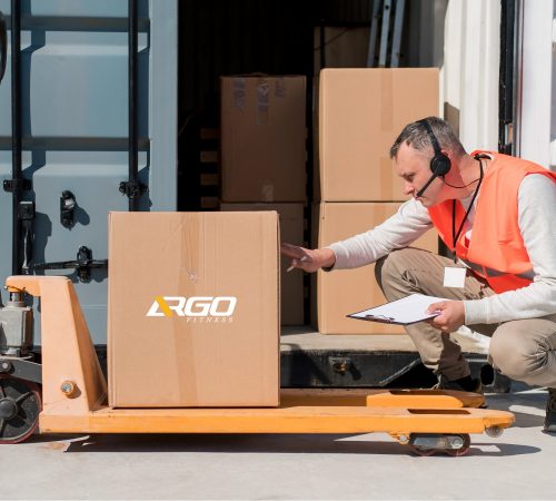 full-shot-man-with-pallet-truck (1) full-shot-man-with-pallet-truck (1)